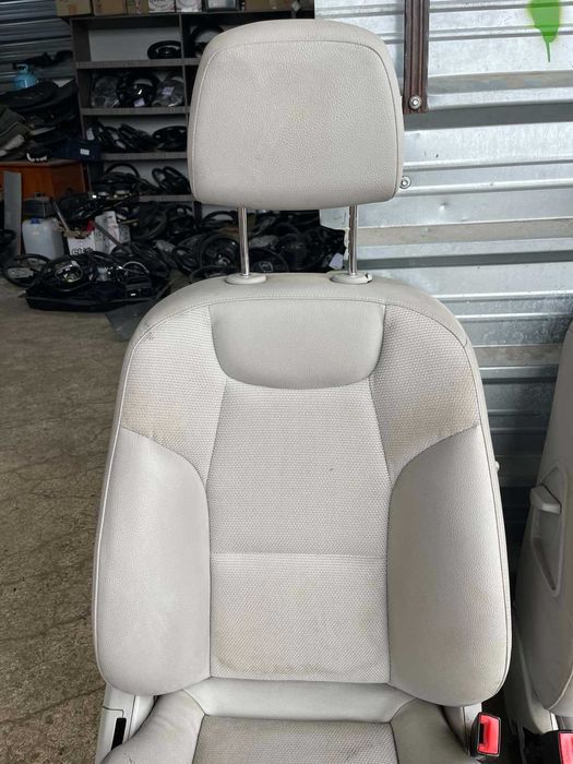 Светъл салон кожа и плат Седан Mercedes W204 C class Подгрев Мерцедес