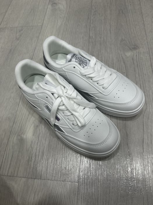 продам кросовкий Reebok
