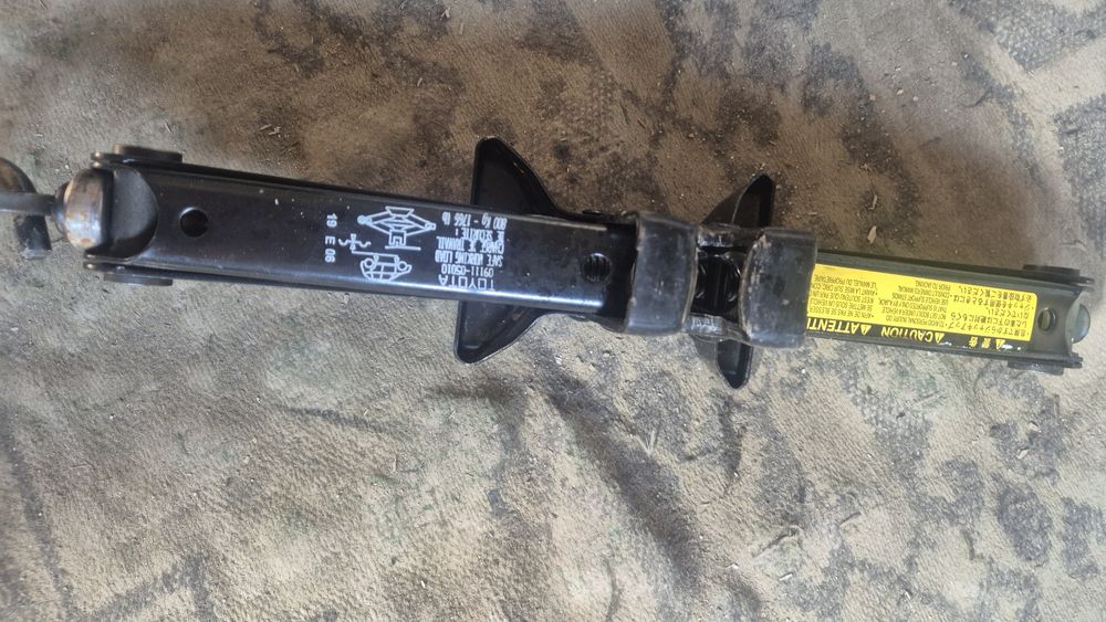 Оригинален Комплект / Крик ключ за Тойота