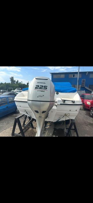 Vand barca Bayliner  652