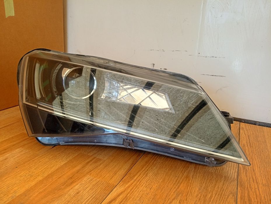 Far dreapta xenon led Skoda Superb 3 cod 3V1 941 016B