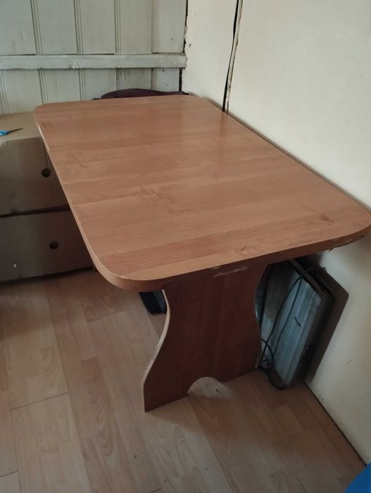 Стол кухонный обеденный