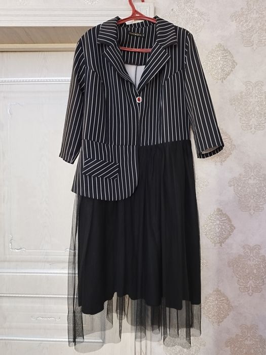 Продам платье 8000