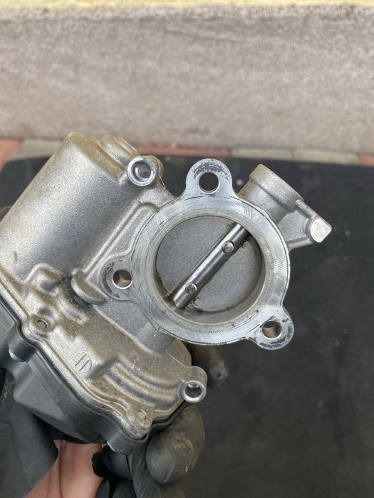 Clapeta egr audi a4 b9  2.0 tdi 2017 cod 04l131501B/v400