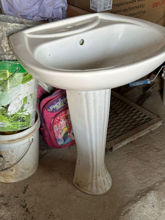 Унитаз и раковина сатылады