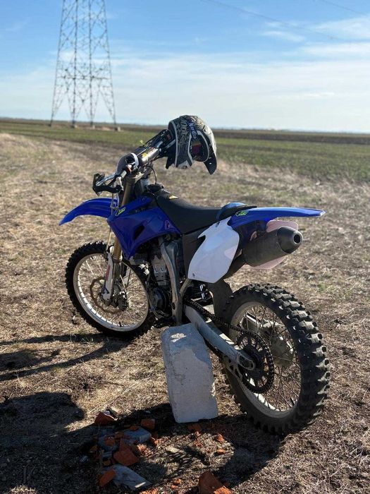 Vând Yamaha 250 yzf