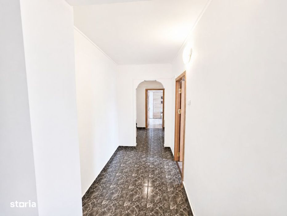 Apartament Nord, etaj intermediar, decomandat, renovat