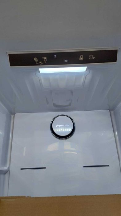 Koмбиниран Хладилник с фризер Beko-Беко 203.5 см AeroFlow™ 355 л