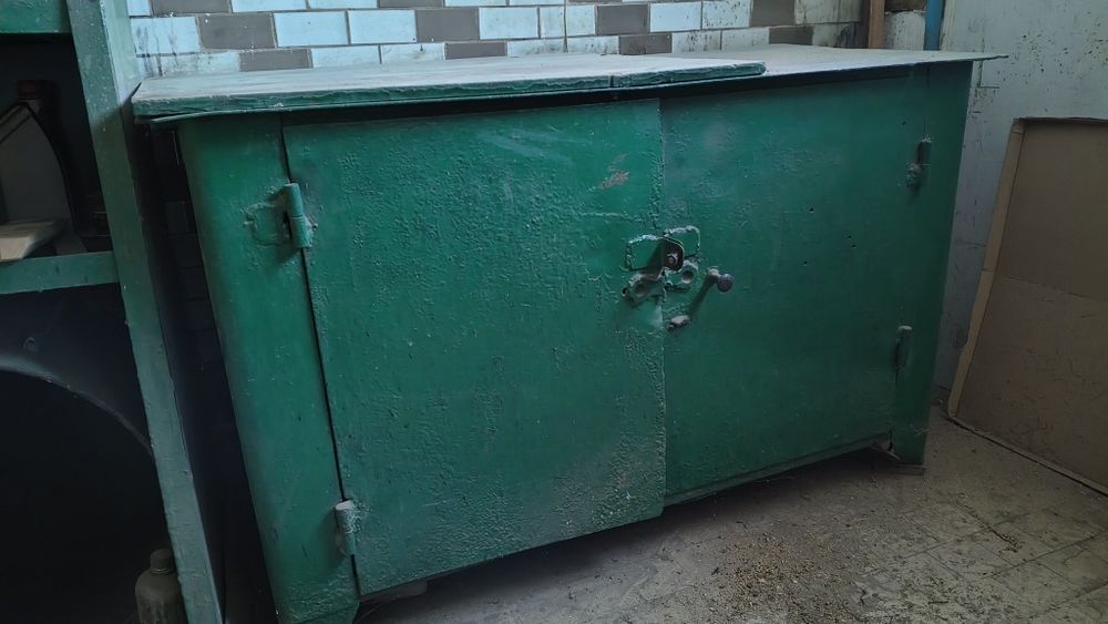 Продам столы слесарные