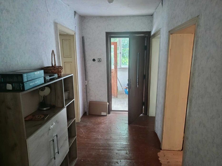 къща с двор + двор с масивна сграда, село Желява