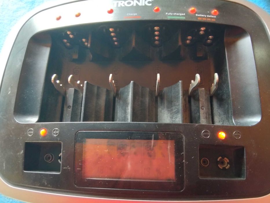 голямо оригинално немско зарядно за всички видове батерии , NI-MH