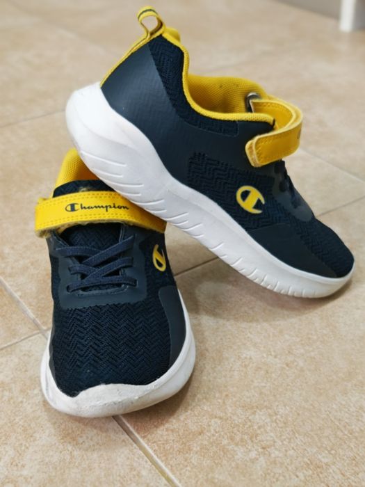 Adidași Champion 34