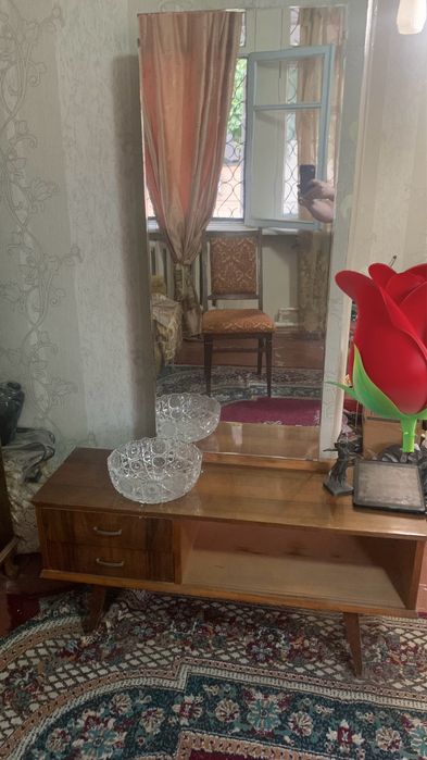 Трюмо с зеркалом мебель производства румыния хорошем состоянии