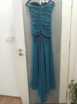 Официална рокля.