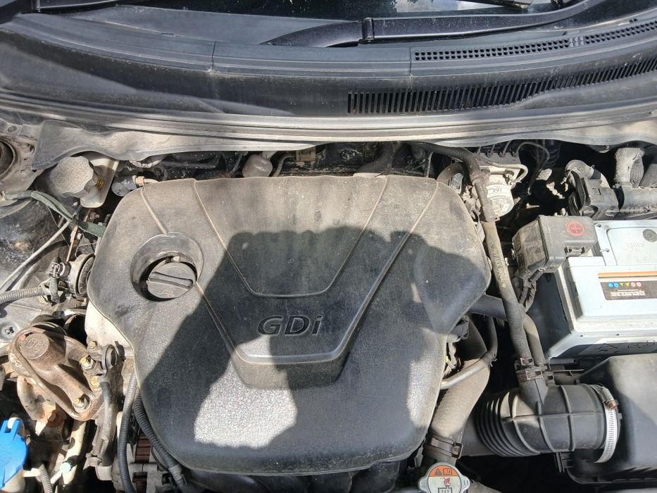 Dezmembrez hyundai veloster