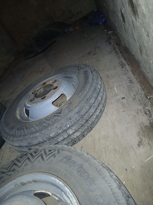 Продам два балона на газель,