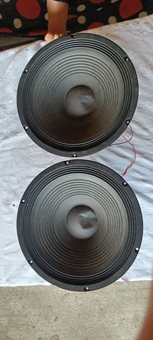 Vând boxe Akai fara bass și două difuzoare cadou