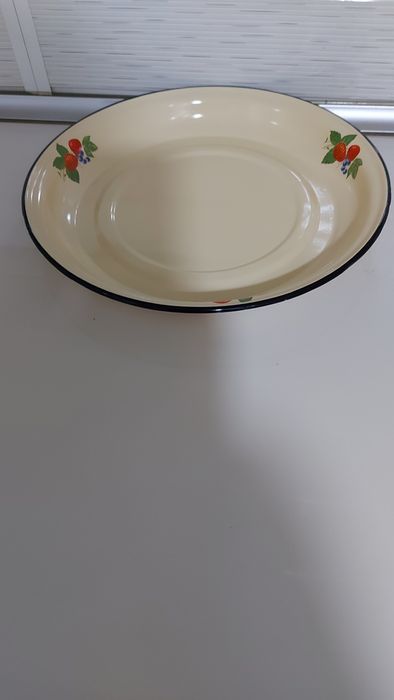 лаган  эмалировинный абсолютно новый