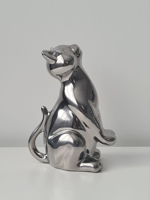 Сребриста декоративна фигурка котка