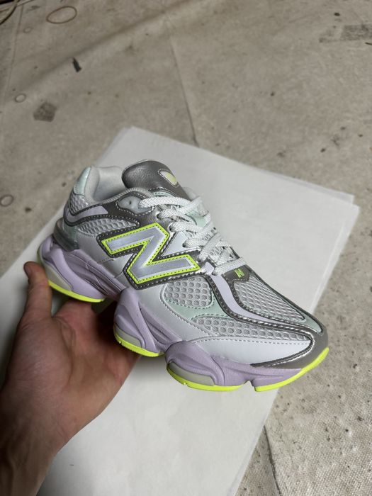 Adidasi New Balance 9060