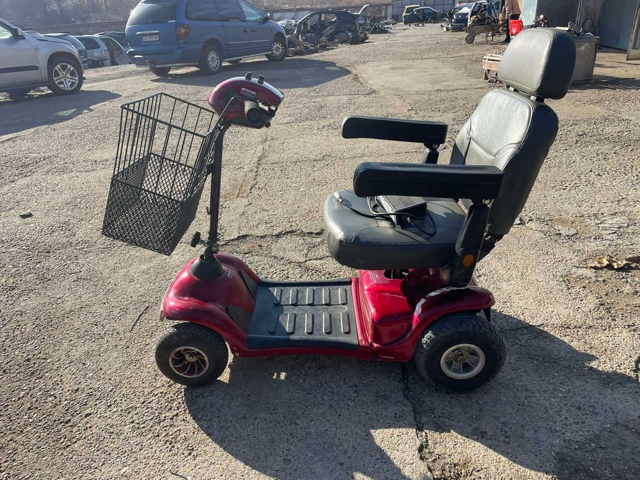 скутер за трудноподвижни хора или инвалиди