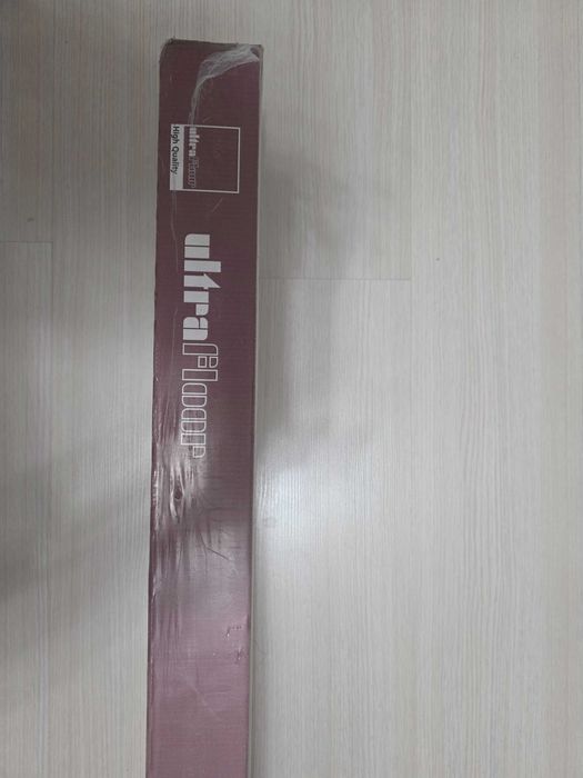 Ламинат в упаковке.