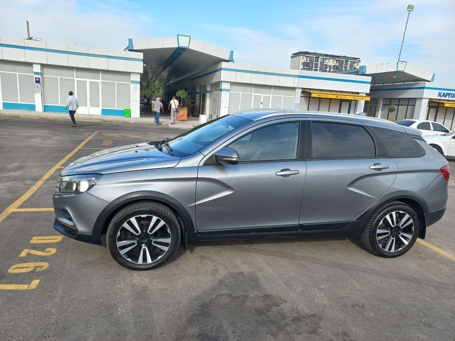 Lada vesta cuross 2019 yil  yurgani 206 ming halol kiraskasi toza