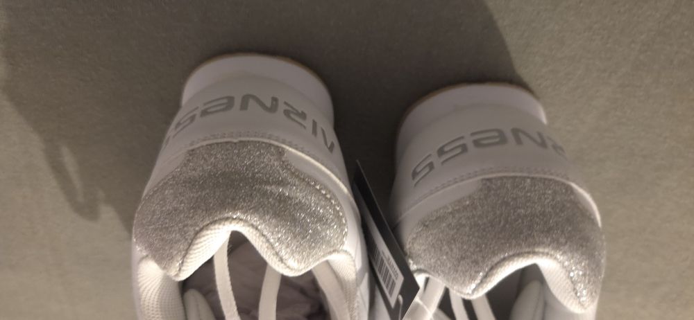 Adidasi AIRNESS produs nou