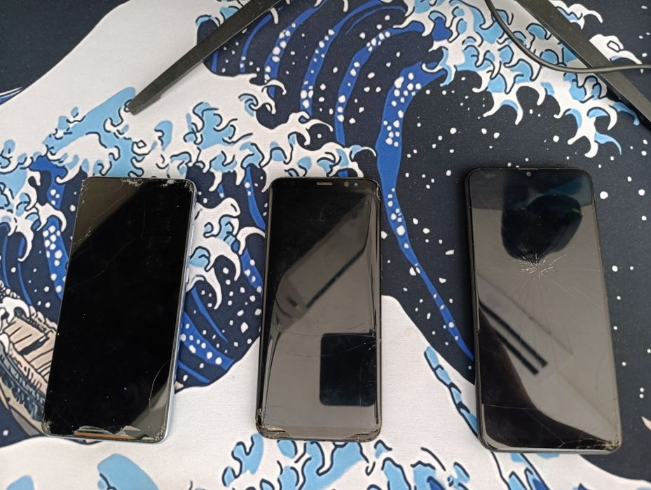 Продам три телефона на запчасти