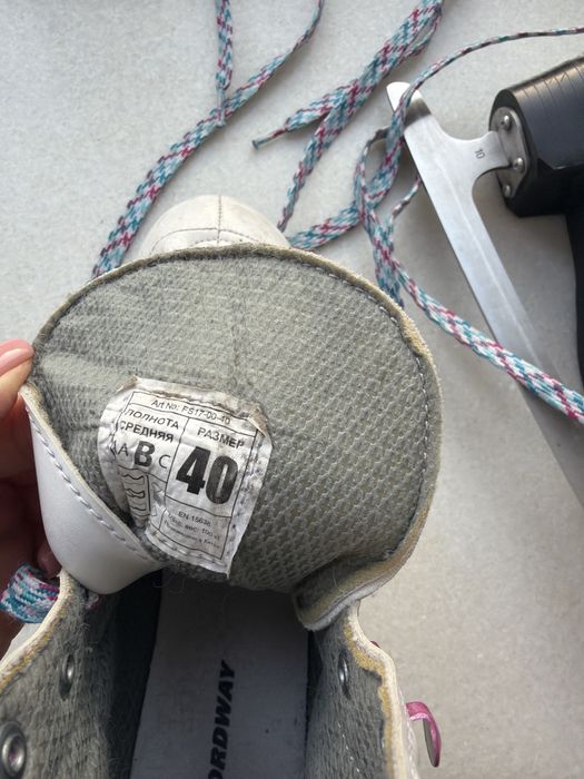 Коньки фигурные женские