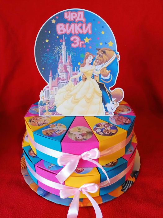 Картонена торта с избран герой