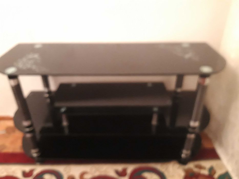 Черная стеклянная подставка