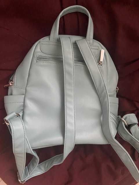 дамска раничка в ментов цвят