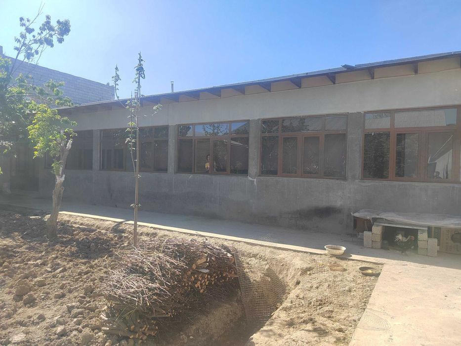 Toshkent tumanida Pabedada maxalasida 9 ta xonali  uchaska sotiladi.