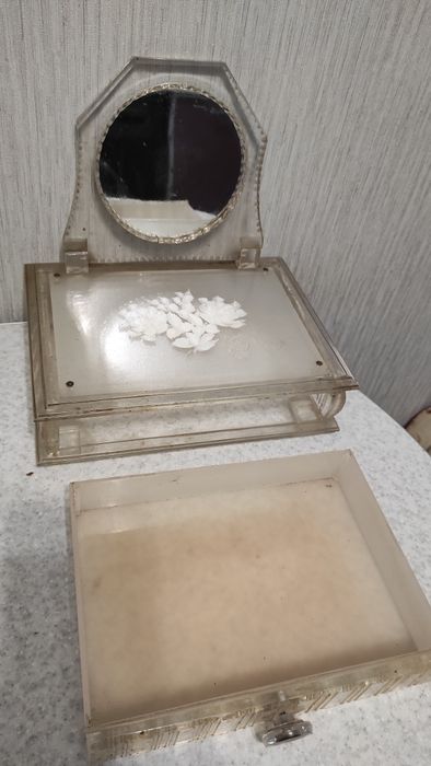 Шкатулка с зеркалом