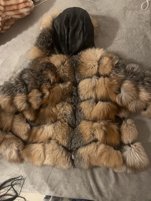 Blana naturala din vulpe aurie  cu maneci si gluca de piele detasabile