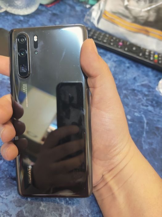 Huawei P30 pro 6bg RAM și 128gb memorie