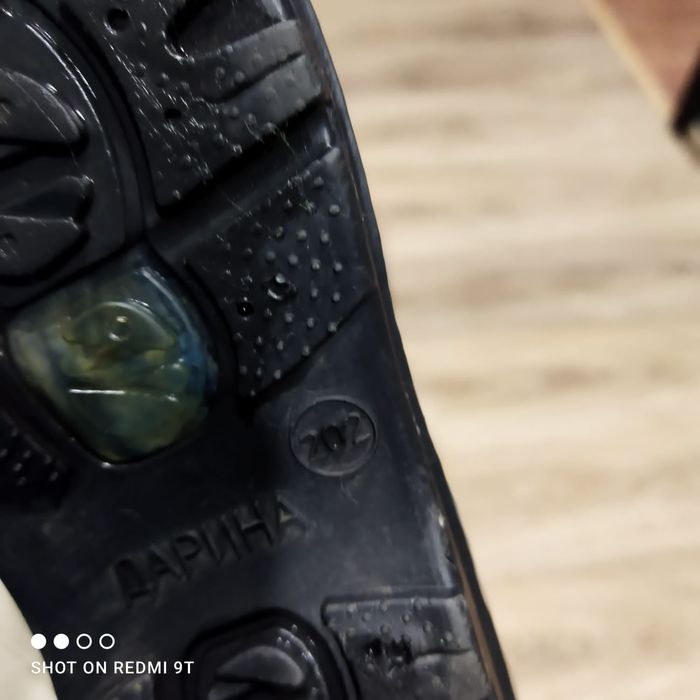 Продам резиновые сапоги 32