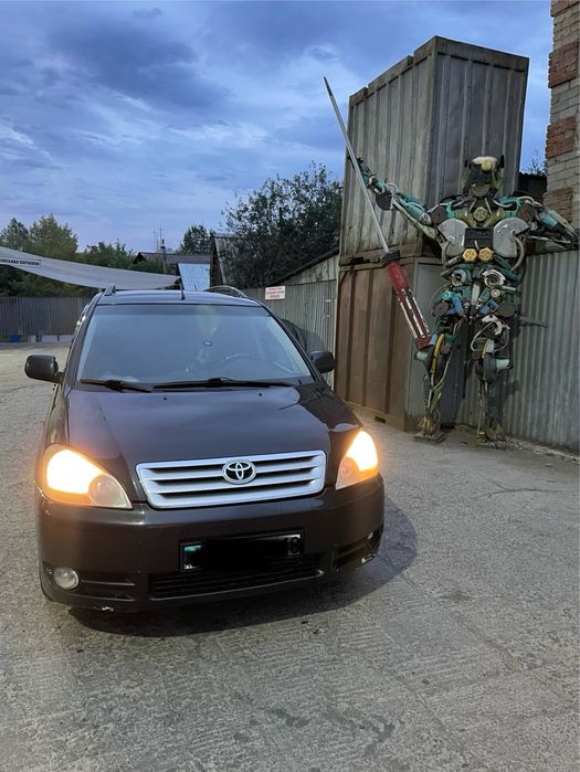 Toyota. Avensis  verso.