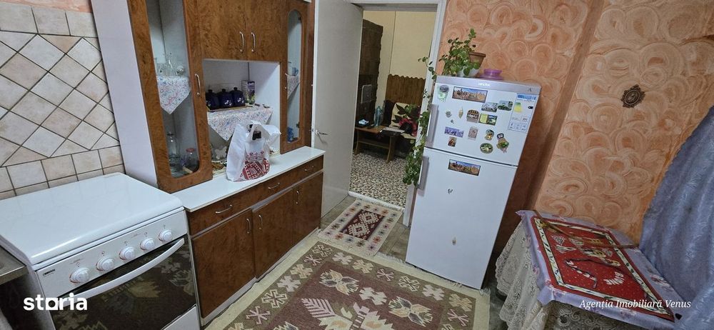 Apartament 4 camere etaj 1 str.Savenilor