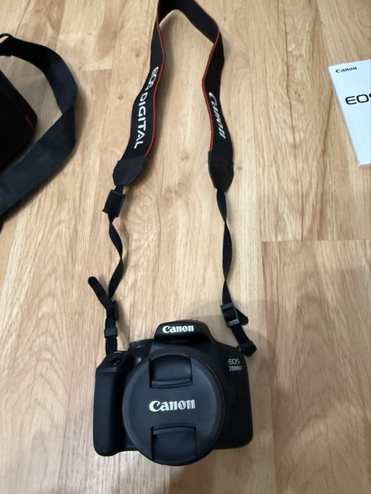 Canon EOS2000D професионален фотоапарат