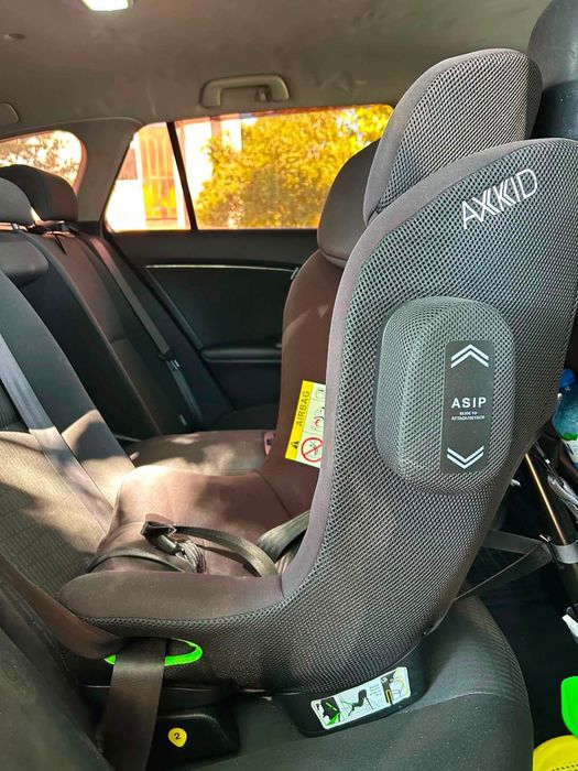 Столче за кола AXKID MOVEKID