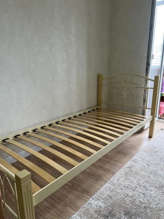 Кровать спальная