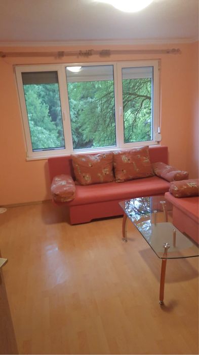 Продаваме холни дивани 2 бр.