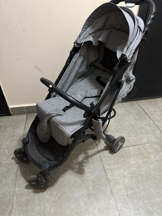 Коляска серая прогулочная