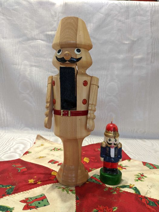 Коледна немска дървена фигура „Орехотрошач“