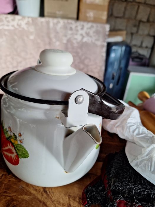 Эмалированные россиские  чайники.