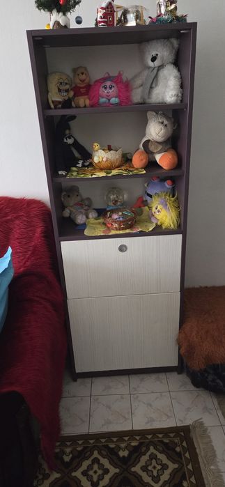 Продавам детски шкаф с ракла и друга ракла детска.