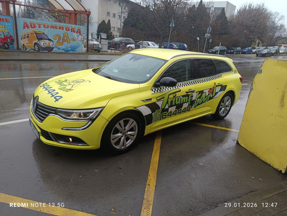 Автомобила е в много добро състояние както технически така и козметичн