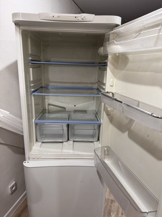 Холодильник indesit